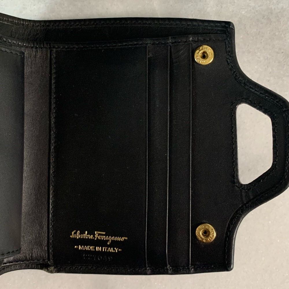 Vintage Salvatore Ferragamo Wanda Wallet - Picture 4 of 11